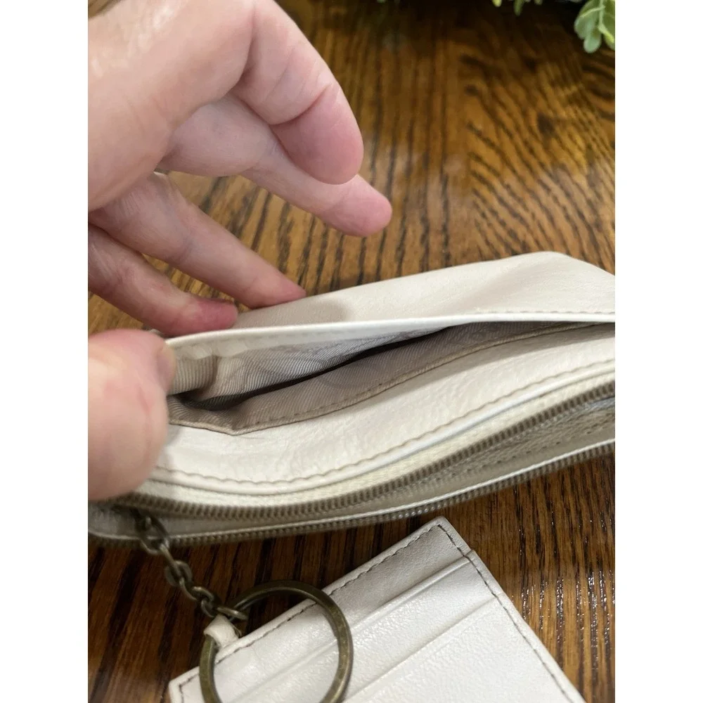 Vintage Fossil Cream Colored Leather Wallet With Attached Card Holder
